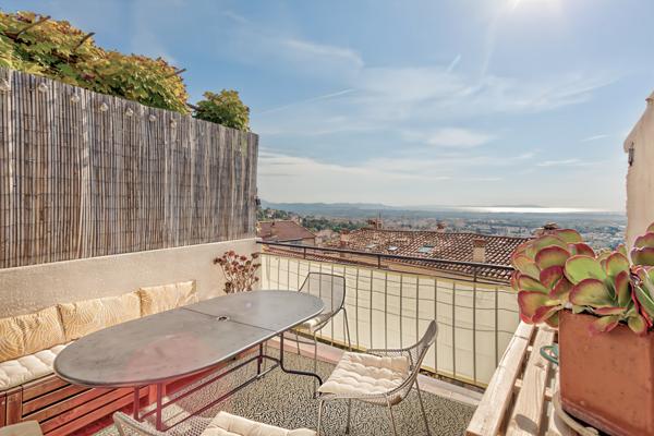 Hyères (83400) Maison de caractère avec vue mer dans quartier vieille ville de Hyères