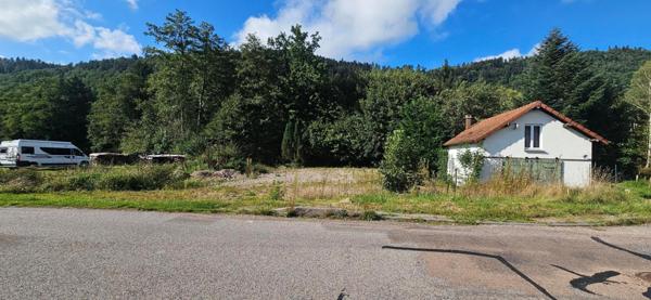 Terrain plat et terrassé, prêt à bâtir