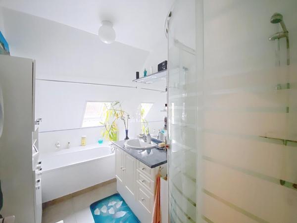 Pavillon de 93m², sur un terrain de 894m²