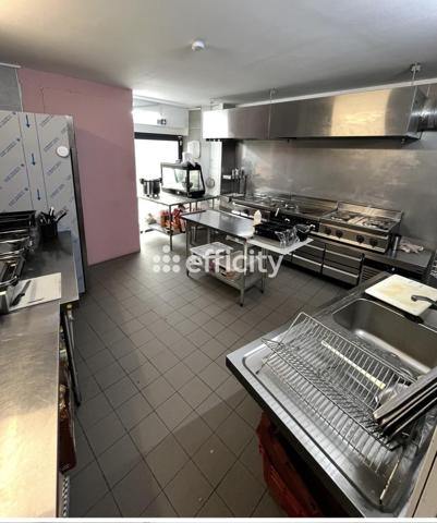 Fonds De Commerce
        
        - 100 m² 154 000 € *