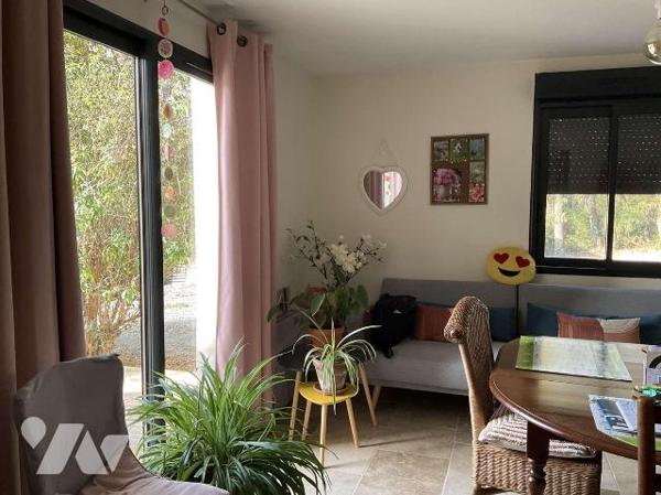 A VENDRE : Sur les hauteurs d'un village avec commerces, située à une quinzaine de kilomètres a...