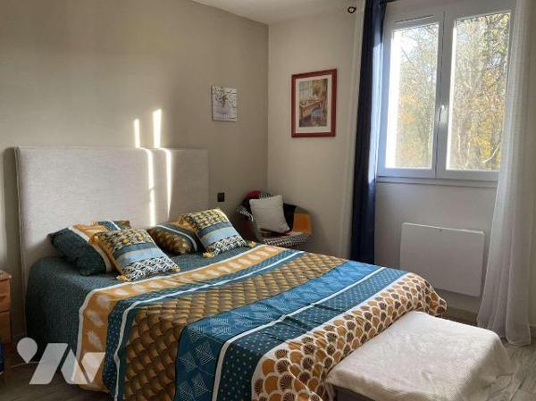 A VENDRE : Sur les hauteurs d'un village avec commerces, située à une quinzaine de kilomètres a...