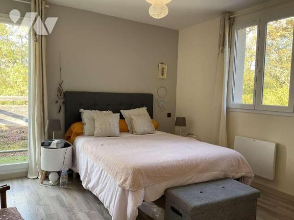 A VENDRE : Sur les hauteurs d'un village avec commerces, située à une quinzaine de kilomètres a...