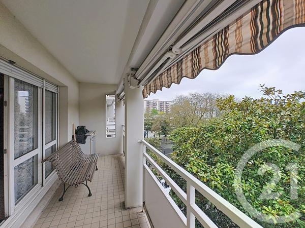 Appartement F5 à vendre  4 pièces - 100,50 m2 ST DENIS - 93