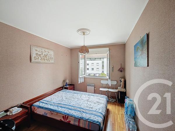 Appartement F5 à vendre  4 pièces - 100,50 m2 ST DENIS - 93