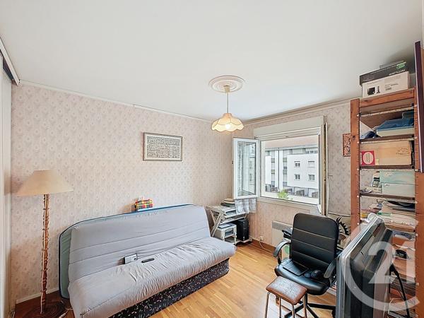 Appartement F5 à vendre  4 pièces - 100,50 m2 ST DENIS - 93