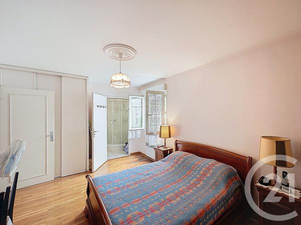 Appartement F5 à vendre  4 pièces - 100,50 m2 ST DENIS - 93