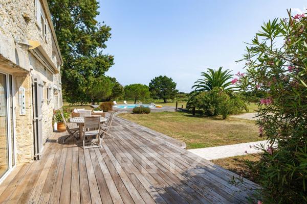 Propriété d’exception sur l’Île d’Oléron, 245 m² au cœur d’un parc de 1,3 ha avec piscine et étang