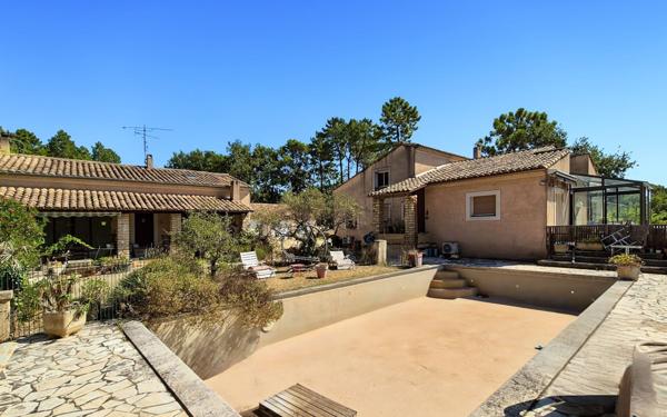 Maison à vendre    10 pièces •  Saint-Alexandre