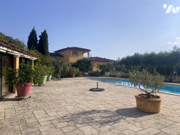 MAISON PROVENÇALE AVEC PISCINE ET OLIVERAIE