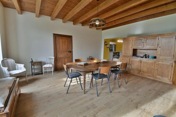 Maison à vendre 10 pièces TONNAY CHARENTE Proche (17)- 295 m² habitables-dépendance- jardin avec piscine