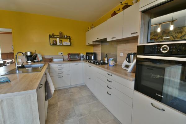 Maison à vendre 10 pièces TONNAY CHARENTE Proche (17)- 295 m² habitables-dépendance- jardin avec piscine