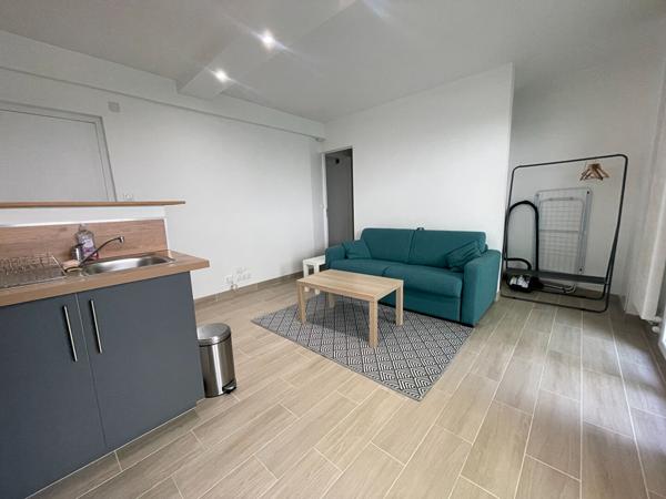A LOUER -  AIX CENTRE VILLE - STUDIO +  TERRASSE  + CAVE - PRODUIT DE QUALITE - 25m²