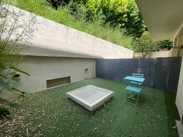 A LOUER -  AIX CENTRE VILLE - STUDIO +  TERRASSE  + CAVE - PRODUIT DE QUALITE - 25m²