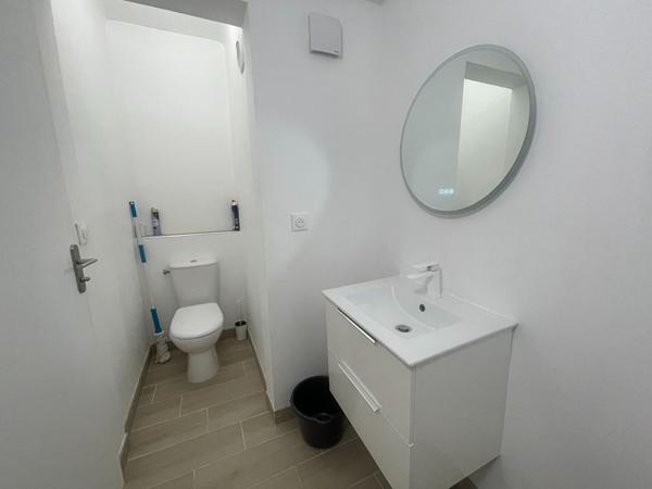 A LOUER -  AIX CENTRE VILLE - STUDIO +  TERRASSE  + CAVE - PRODUIT DE QUALITE - 25m²