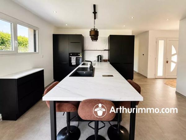 Vente                                                      Maison
                        
                     5 pièces                      154 m2                     à Saint-Germain-le-Châtelet