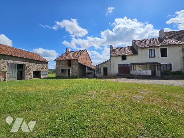 Maison avec dépendances et grand terrain