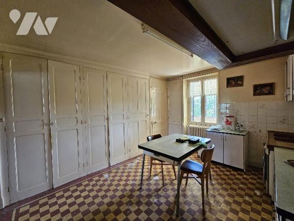 Maison avec dépendances et grand terrain