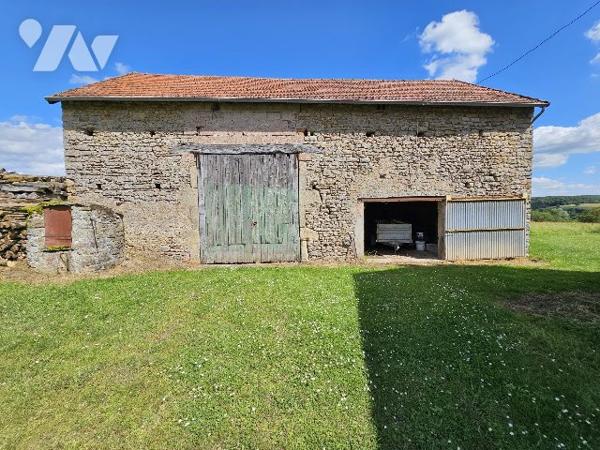 Maison avec dépendances et grand terrain