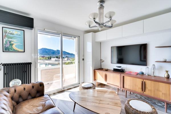 Beau T3 Art Déco avec terrasse, vue mer & montagne