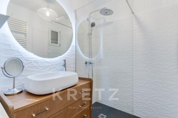 Beau T3 Art Déco avec terrasse, vue mer & montagne