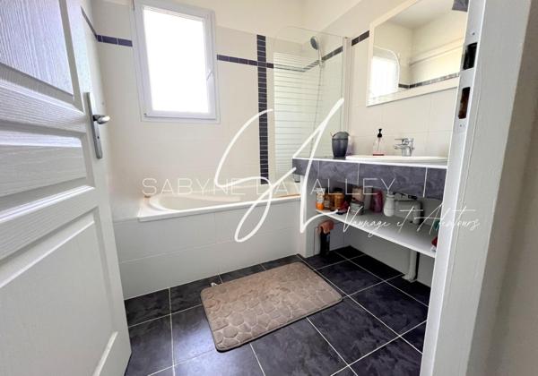 VILLA 3 CHAMBRES AVEC PISCINE ET GARAGE