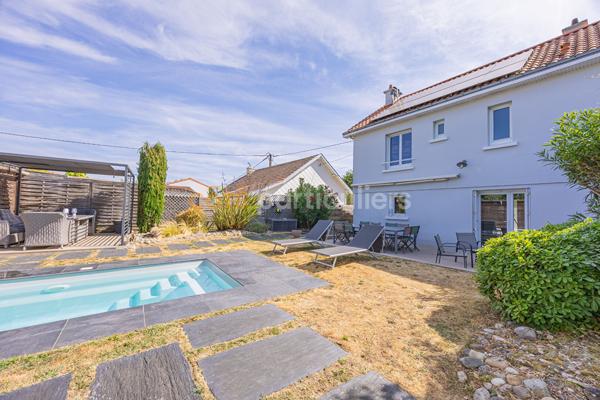 Vente
                Maison121 m² - 5 Pièces -
                    BOUGUENAIS (44340)