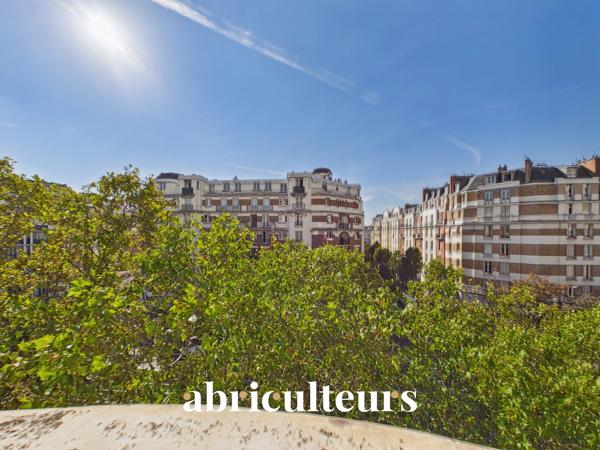 Paris 15e 3 pièces traversant et lumineux au dernier étage d’un bel immeuble des années 1920