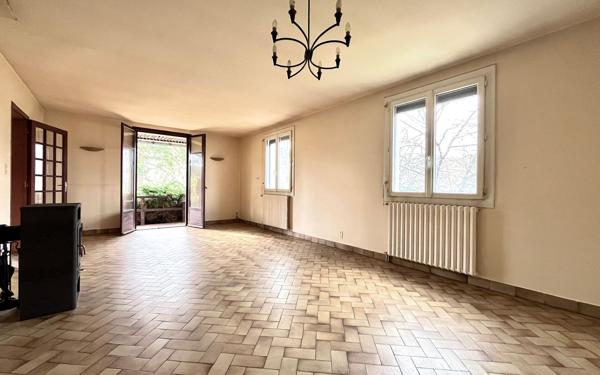 Maison à vendre    3 pièces •  Agen-d'Aveyron