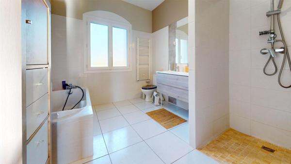 EN EXCLUSIVITE - 4 CHAMBRES - CLIMATISATION - GARAGE - PISCINE