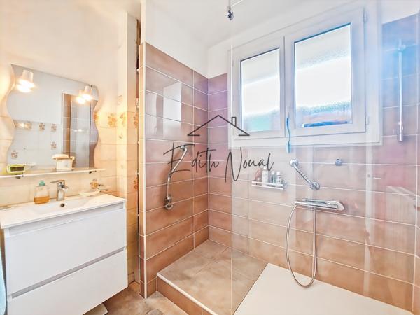 Millau (12100) Appartement traversant T3 (ancien T4) avec balcons et parking