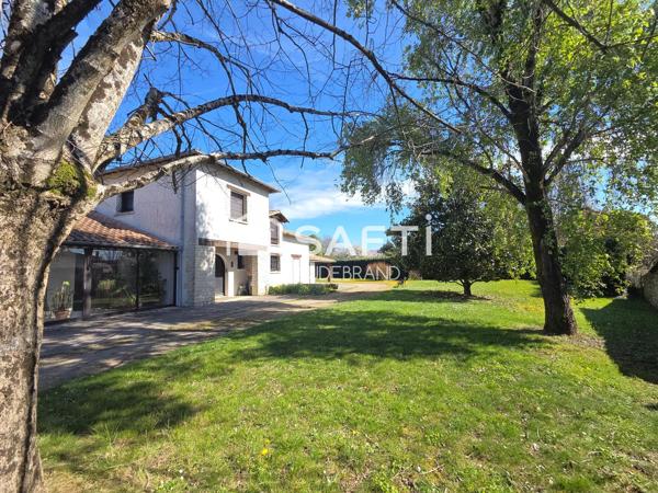 Pavillon d'architecte 4 chambres, parcelle de 3700 M2