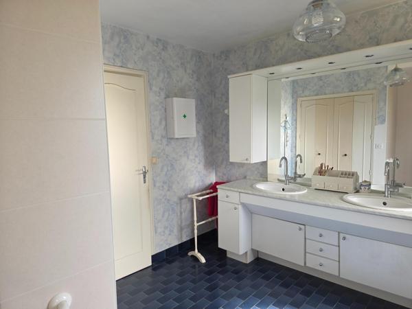 Pavillon d'architecte 4 chambres, parcelle de 3700 M2