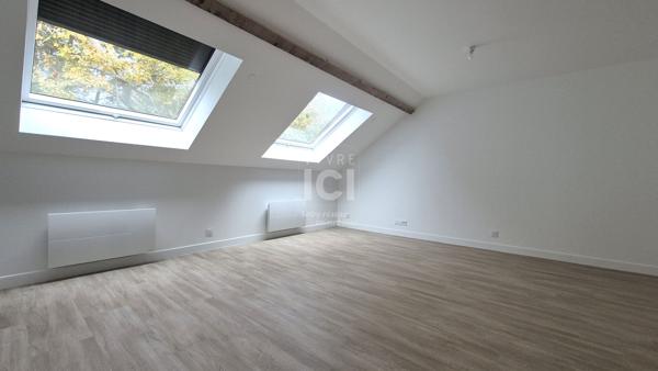 Studio rénové de 26 m² Carrez - 1er étage - Deux stationnements - Bourg de Sautron
