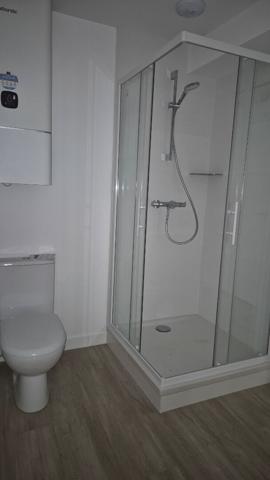 Studio rénové de 26 m² Carrez - 1er étage - Deux stationnements - Bourg de Sautron