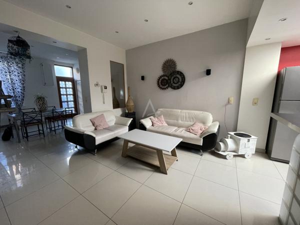 Maison de ville de 5 Pièces et sur 82 m² de SH