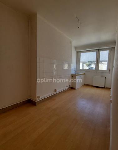 Saint-Brieuc : Appartement lumineux avec potentiel locatif et emplacement de choix – 167 000 €