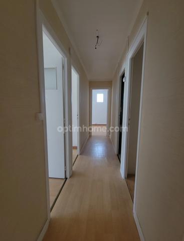 Saint-Brieuc : Appartement lumineux avec potentiel locatif et emplacement de choix – 167 000 €