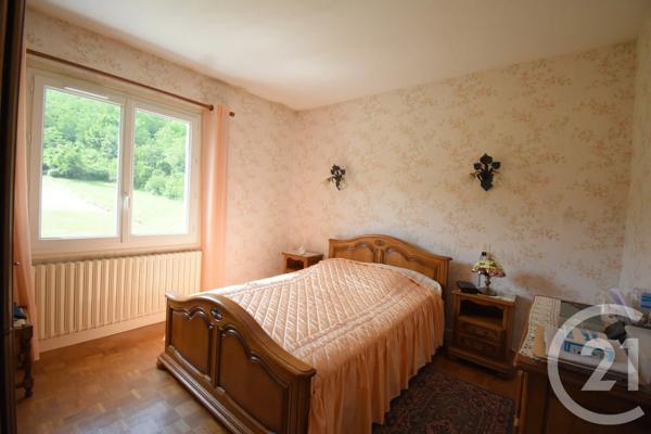 Maison à vendre  4 pièces - 151 m 2   CREUZIER LE VIEUX  - 03
