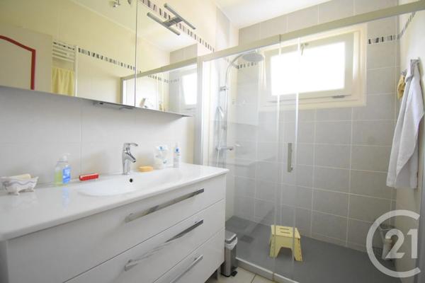 Maison à vendre  4 pièces - 151 m 2   CREUZIER LE VIEUX  - 03