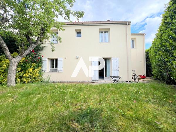 Maison Montmagny 7 pièce(s) 129 m2 450 000 € **  - Référence  1221