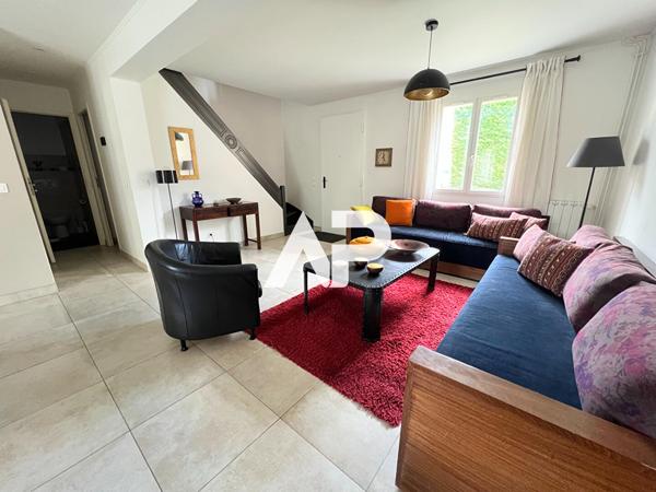 Maison Montmagny 7 pièce(s) 129 m2 450 000 € **  - Référence  1221