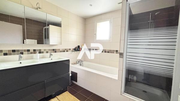 Maison Montmagny 7 pièce(s) 129 m2 450 000 € **  - Référence  1221