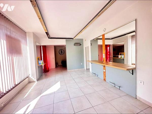 AZAY LE RIDEAU- Rue Nationale