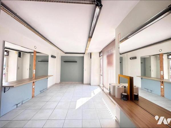 AZAY LE RIDEAU- Rue Nationale