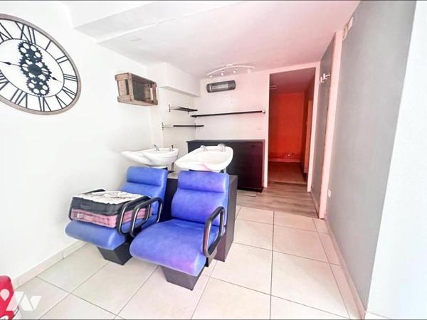 AZAY LE RIDEAU- Rue Nationale