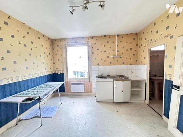 AZAY LE RIDEAU- Rue Nationale