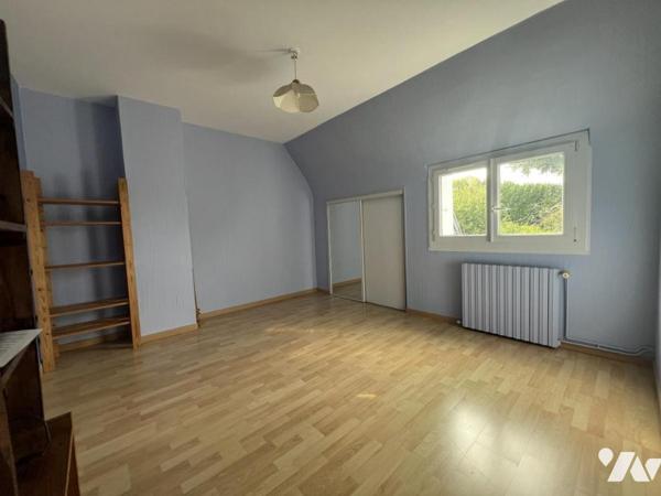 HENNEBONT en impasse maison de 1973 de type5/6 sur 439 M² de terrain