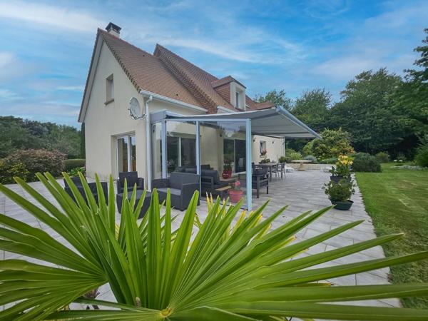 Maison contemporaine avec 4 chambres et terrain de 3 ha - TOURGEVILLE
