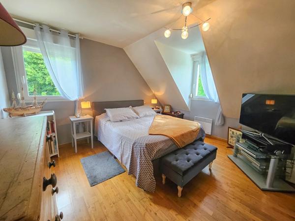 Maison contemporaine avec 4 chambres et terrain de 3 ha - TOURGEVILLE